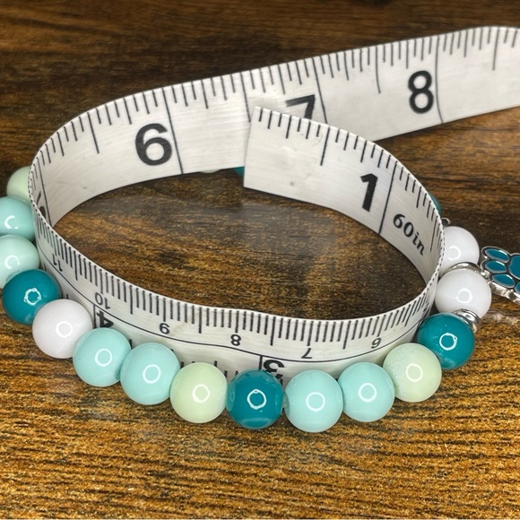 🐾 Turquoise and White Beaded Bracelet with Paw Charm - Picture 2 of 4